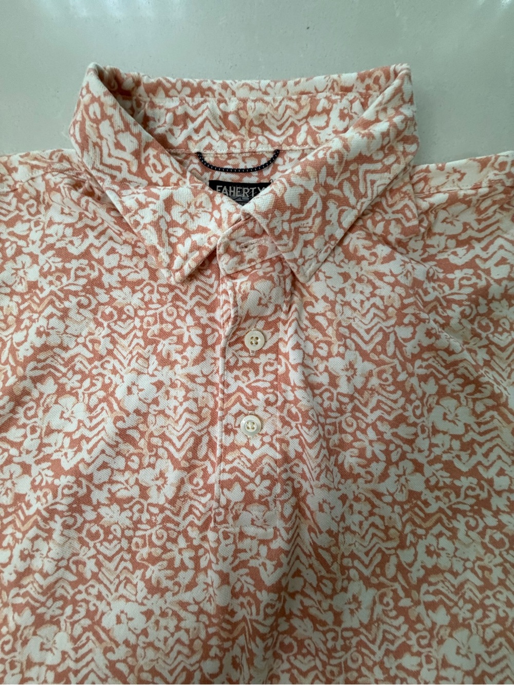 Faherty Short-Sleeve Movement Pique Polo Hilo Rose Floral Print, Large - Picture 3 of 10